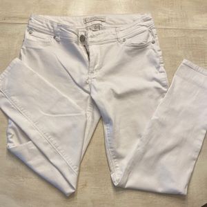 Est. 1946 Denim white jeans. Size 8. Excellent condition.